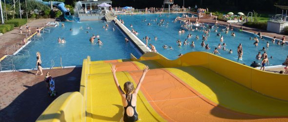 Waldbald outdoor pool Uelsen yellow slide